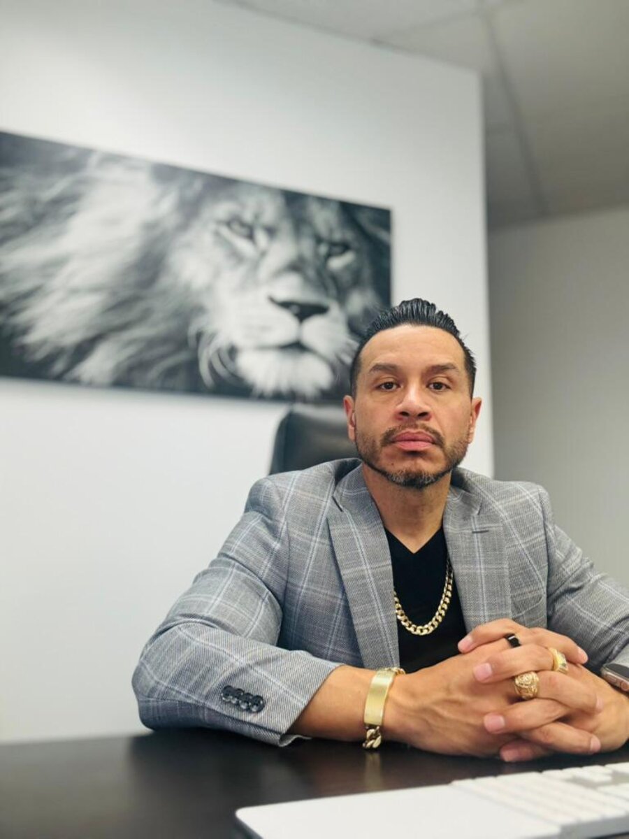 Mario Garay in front of the Monarch lion artwork